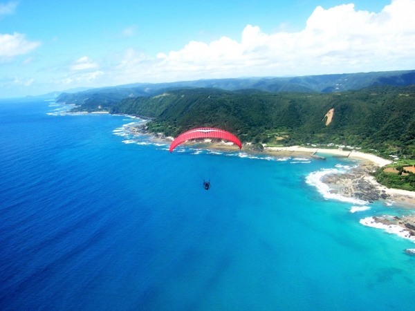 photo by 【奄美の青い海とサンゴ礁を楽しむ遊覧飛行!】タンデムフライト◆写真付き(鹿児島県・奄美大島)|そとあそび