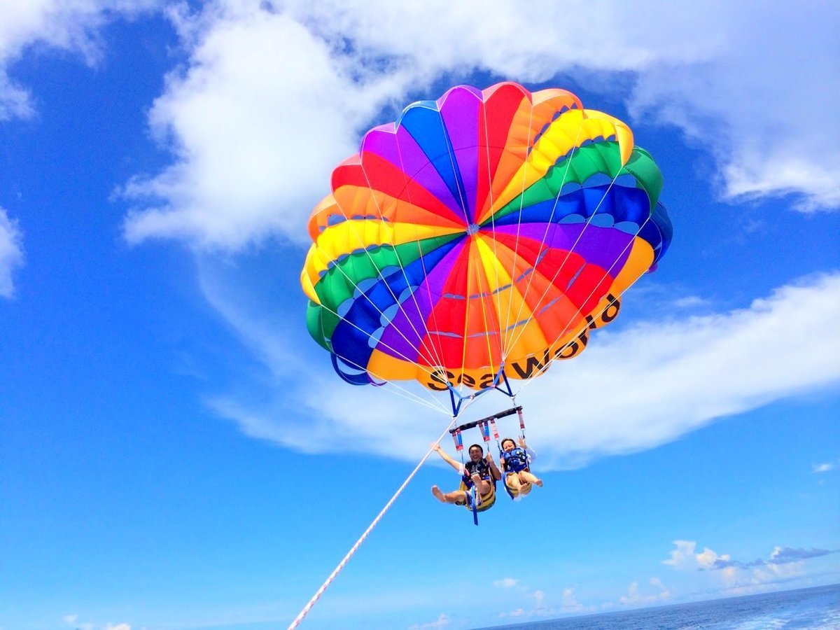 photo by 【那覇発/所要時間約55~95分】 上空50mから沖縄の景色を満喫! 那覇沖合パラセーリング(沖縄県・那覇)|そとあそび