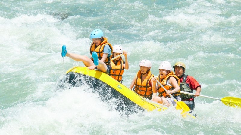 【熊本】BBQ付きで楽しさ倍増！日本三大急流・球磨川のラフティングツアー SOTOASOBI LIFE（そと