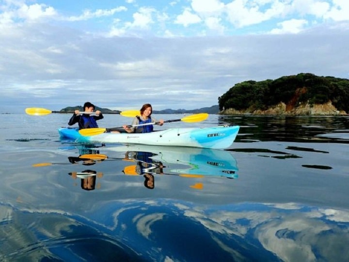 シーカヤックを楽しむためには何が必要 準備しておきたい服装とお役立ちグッズ Sotoasobi Life そとあそびライフ