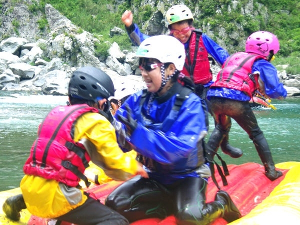 photo by ファミリーラフティング・半日コース (写真付き)(徳島県・大歩危・小歩危・剣山)|そとあそび