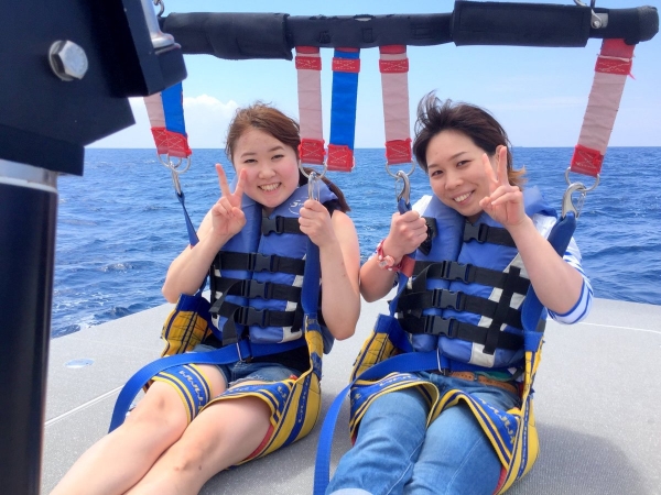 photo by 【那覇発/所要時間約55~95分】 上空50mから沖縄の景色を満喫! 那覇沖合パラセーリング(沖縄県・那覇)|そとあそび
