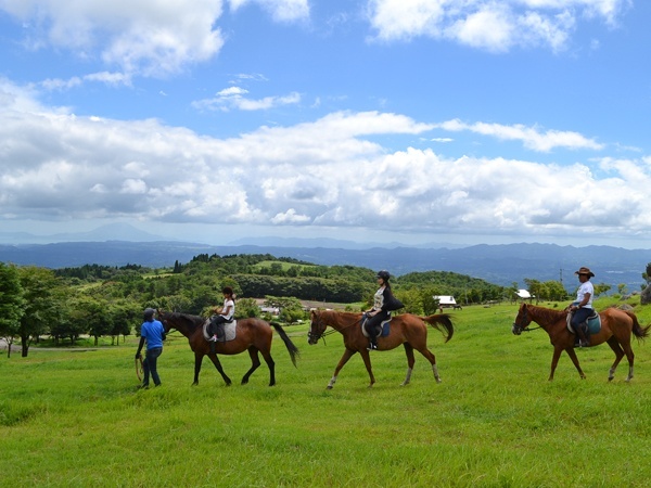 photo by《初心者OK!開放的な草原を乗馬トレッキング》 おためし・チャレンジコース(60分)(鹿児島県・霧島)|そとあそび