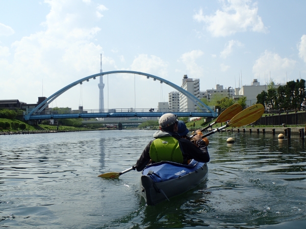 スカイツリーが見れるカヌーツアー! photo by そとあそび
