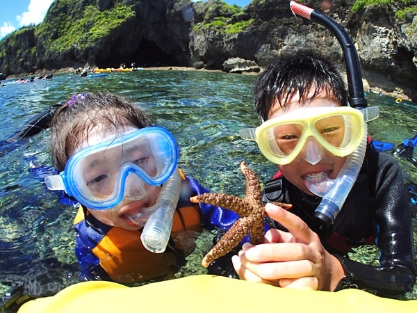 photo by 【1グループ貸切!】 シーカヤック&青の洞窟熱帯魚シュノーケル(沖縄県・恩納村)|そとあそび