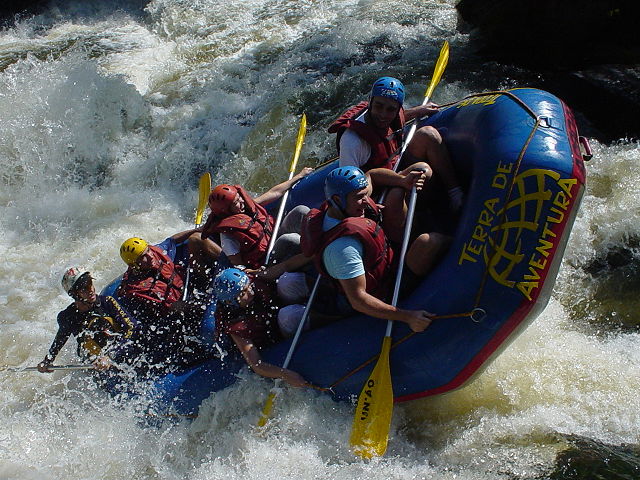 640px-Rafting_em_Brotas