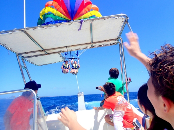 photo by 【那覇発/半日】 チービシ(ケラマ諸島)でパラセーリングと体験ダイビング、シュノーケリングを楽しむ!ウミガメコース(沖縄県・那覇)|そとあそび